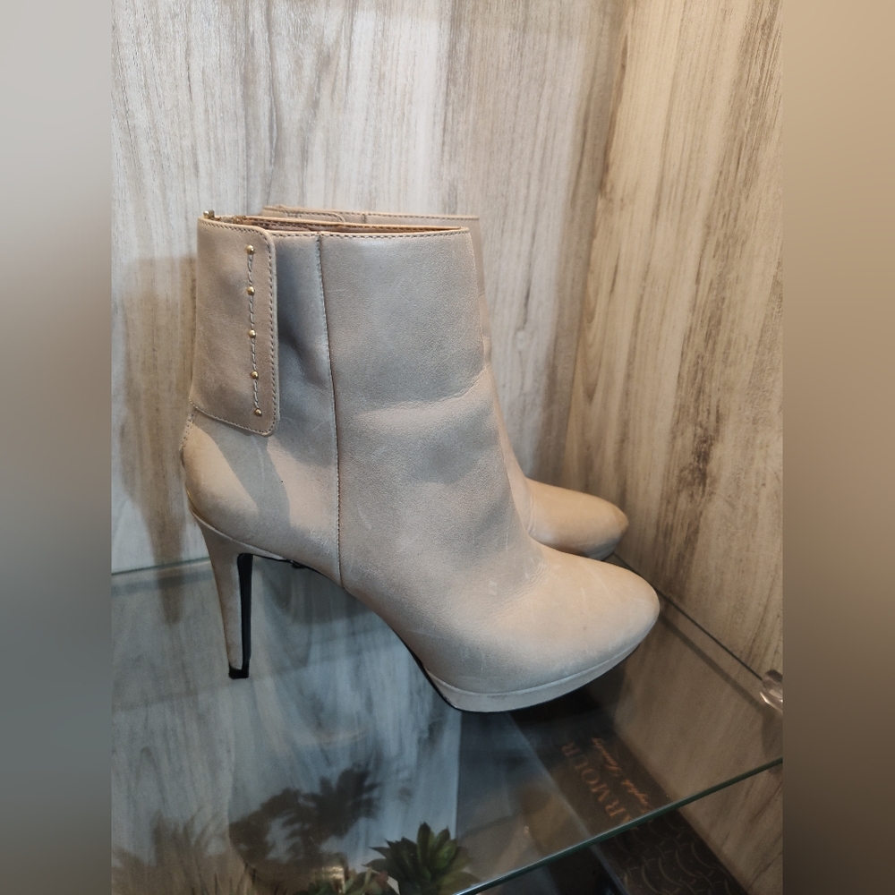 Calvin Klein Palisa Womens cream Casual Studded Platform Ankle Boots Size 7.5